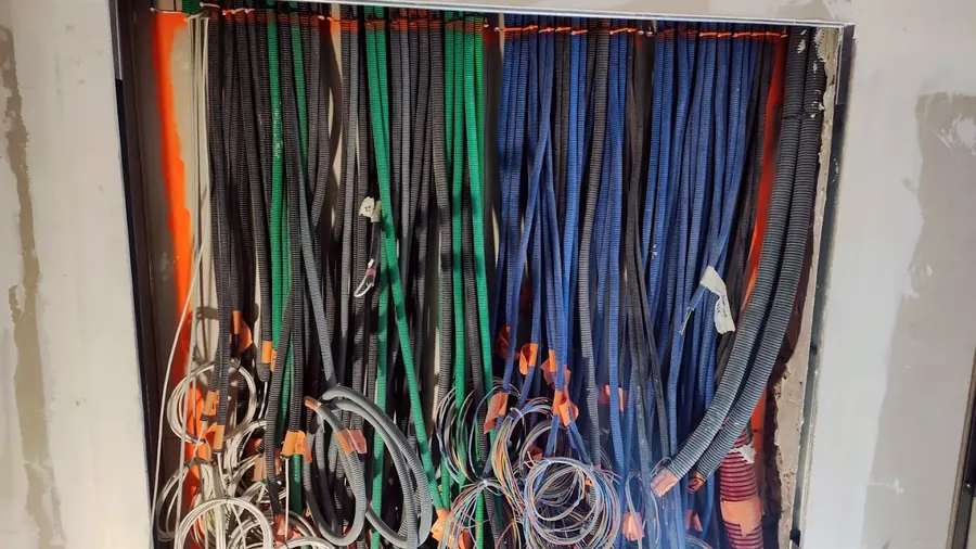 Préparation de gaines électriques avant raccordement