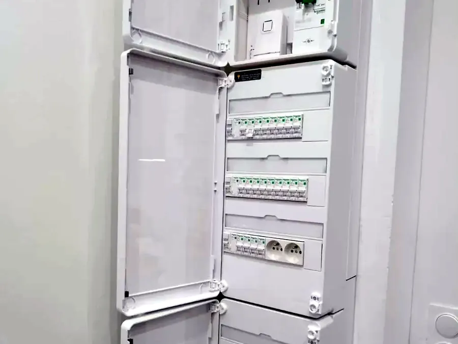 Tableau électrique propre après travaux